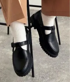 forksy. T字ストラップローファー