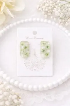 No.2575 かすみ草入り お花 スクエア型耳飾り(green)
