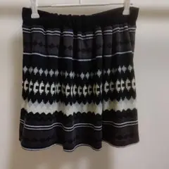 KLEIN PLUS 幾何学模様 フレアスカート