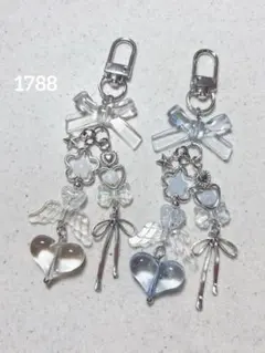 ビーズキーホルダー クリア 白 青 水色 韓国 y2k コレクトブック 2点