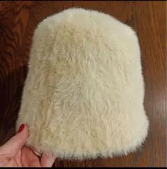 クリーム色ファーバケットハット
