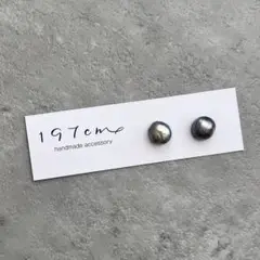ダークカラーの1粒淡水パールのイヤリング/ピアス