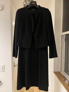 美品　ピエールカルダン　ブラックワンピーススーツ（ジャケット付き）