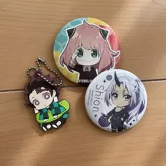 アニメグッズ　缶バッチ　鬼滅の刃炭治郎　スパイファミリーアーニャ　転スラシオン