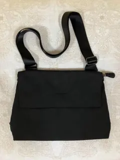 イアパヒヨネブラック ショルダーバッグ ボディバッグ - メルカリ