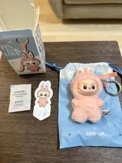 正規品　ラブブ　Labubu Pin for Love 【U】ピンク