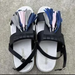 MINNETONKA タッセルサンダル ブラックのサムネイル