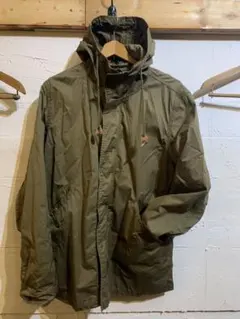 オリーブ色 マウンテンパーカー