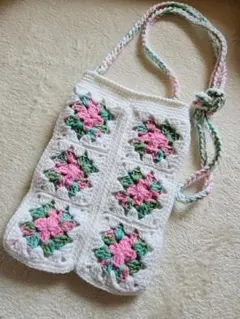 手編みのニットポシェット（グラニースクエア・かぎ針編み）