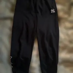 ブラック NYロゴ ジョガーパンツ