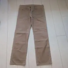 ベージュ ストレートデニム