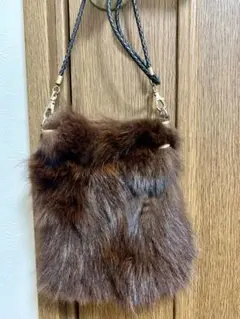 ファーと合成皮革のサコッシュバッグ