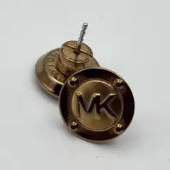 MICHAEL KORS ゴールドトーンロゴスタッドピアスのサムネイル