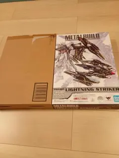 メタルビルド　ライトニングストライカー