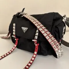 PRADA プラダ スタッズ付きショルダーバッグ ブラック レッド シルバー