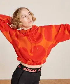 adidas marimekko ショート丈 クロップ パーカー