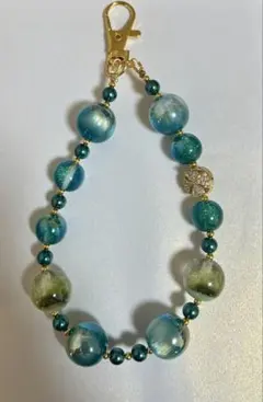 レジンビーズストラップ　バックチャーム　緑系　ハンドメイド
