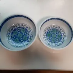 ☆有田焼「霊峰窯」青い花柄の陶器ボウル2個(大・中)セット。 白磁に薄青緑の花柄
