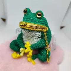 どっしりカエルのあみぐるみがま口キーホルダー - メルカリ