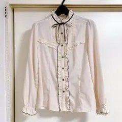 axes femmeクリーム色 フリル付き長袖ブラウスM size