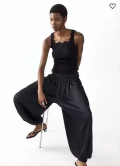 H&M レースディテールトップス ブラック Sのサムネイル