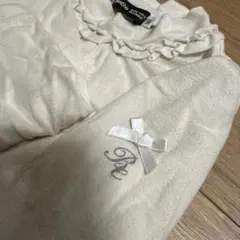 BeBe フリル付き長袖シャツ アイボリー