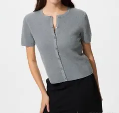 【Mサイズ】UNIQLO スカラップクルーネックカーディガン　グレーのサムネイル