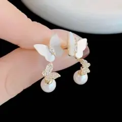 SV925ポスト 天然貝殻 バタフライ パール ピアス ゴールド 蝶々 揺れる