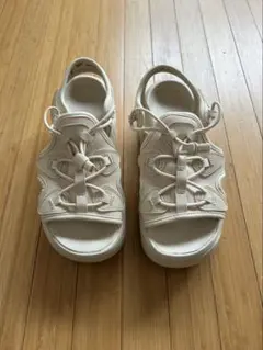 ナイキ　NIKE ベージュ　エアマックスココ　22cmのサムネイル