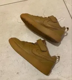 Nike キッズ　ブラウン スニーカー　運動靴