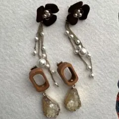 花とパール　木と天然石風 デザインピアス2個セット