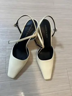 Charles & Keith アイボリー オープントゥパンプス