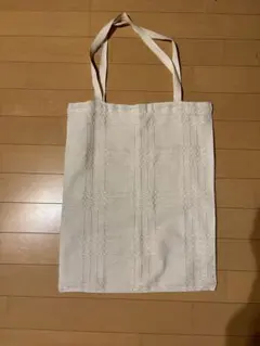 ホワイト 布製 折模様　トートバッグ 大きめ