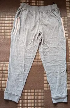 グレー スウェットパンツ サイドポケット付き