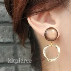 No.237 ブラウンカボション×ゴールドつやリングピアス
