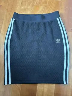 adidas ストライプ 黒 タイトスカートのサムネイル