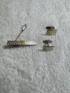 タイピンとカフスセット シルバーゴールド