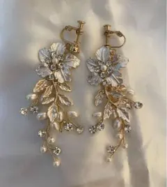 お花　ピアス(イヤリング変更可) 　ゴールド ウェディング 結婚式　パーティ