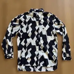 ZARA 黒と白のジグザグパターン長袖シャツ