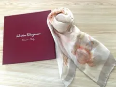 Salvatore Ferragamo 花柄スカーフ