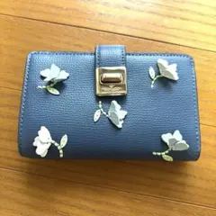 【新品】kate spadeフィービーフローラルアップリケターンロックウォレットのサムネイル