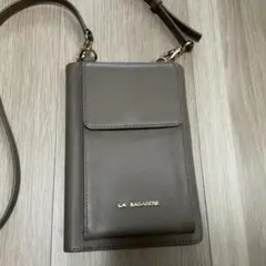 ラバガジェリー／ 型押し牛革 スマホホルダー付 お財布ショルダー (ベージュ)のサムネイル