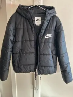 Nike ブラック ダウンジャケット フード付き