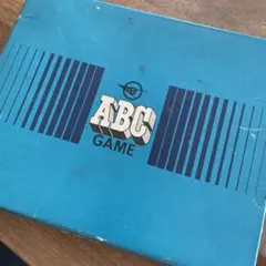 다채로운 알파벳 타일이 있는 ABC 게임.