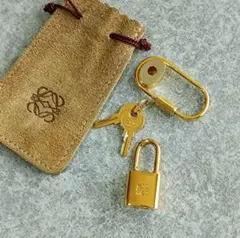 ロエベ カデナ＆キー＆クロシェット 南京錠 ゴールド 中古品 (93085) ロエベ カデナ＆キー＆クロシェット 南京錠 ゴールド 中古品