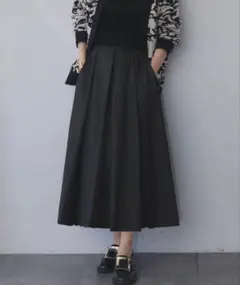 黒のロングプリーツスカートのサムネイル