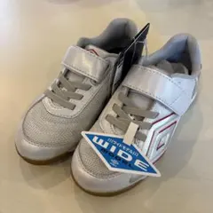Umbro WIDE MODEL サッカーシューズ ホワイト/シルバー　17cm