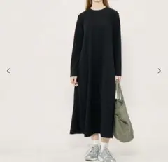 【新品タグ付き】coca エンボス 長袖 Aラインワンピース ブラック