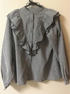 チェック柄シャツ　フリル付きギンガムチェックシャツ　レディース　春夏　長袖