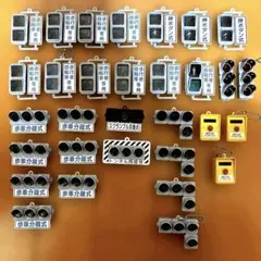鉄道ジオラマ展示台 3線路ひな壇タイプCケース付 信号機赤青点灯 新品完成品 鉄道ジオラマ展示台 3線ひな壇タイプ② Cケース付 信号機赤青点灯 新品